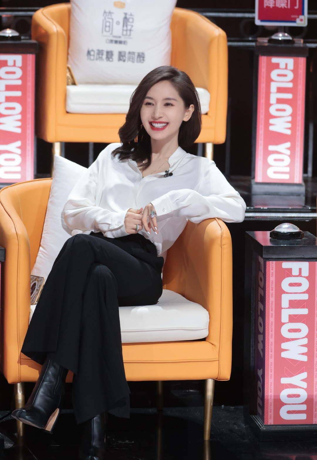 细节|王子文恋爱后更会打扮，简单白衬衫都穿得这么时髦，令人羡慕