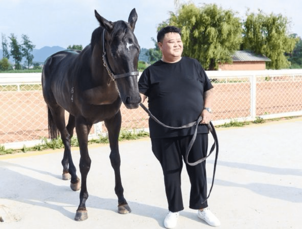 孙越于谦总去他家顺古董甘愿给岳云鹏捧哏他的老婆究竟是谁