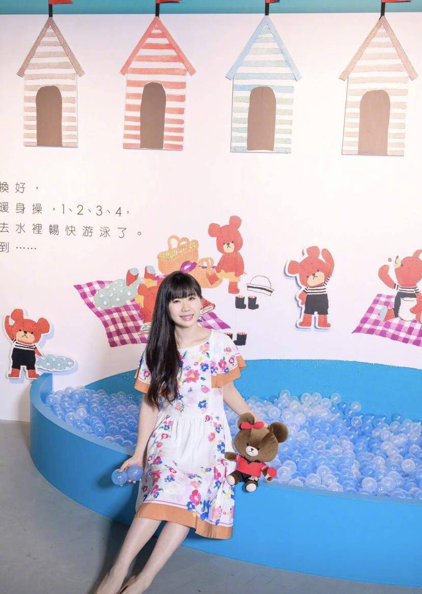 下半身|被福原爱的穿搭圈粉了，拼接裙、碎花裙，高贵有气质