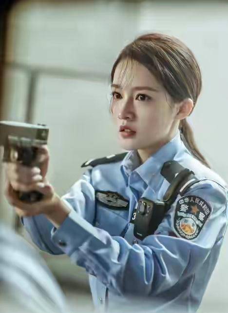 杨颖|明星穿制服有多好看？躲过王一博，逃过杨幂，却被杨颖缠住了