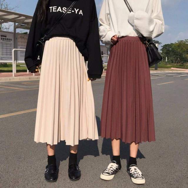 富婆|周海媚不服老，穿粉色卫衣绑俩小辫扮嫩，LV裤子暴露“富婆”身份