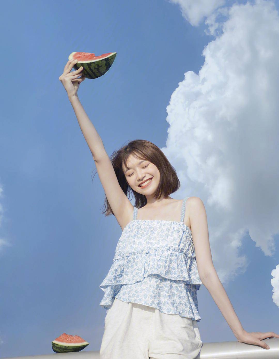 视觉|别再穿一身黑了！今夏爆火的“初恋色”简直美哭！