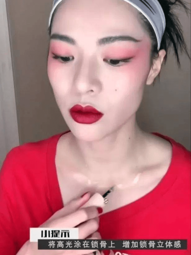 假发|女明星为了扮美也不容易，假发假脸还有“假皮肤”，网友：太狠了