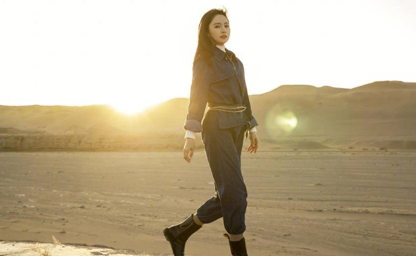 一身|被董璇的“女团身材”惊艳到，这腰细到单手可握，真看不出有41岁