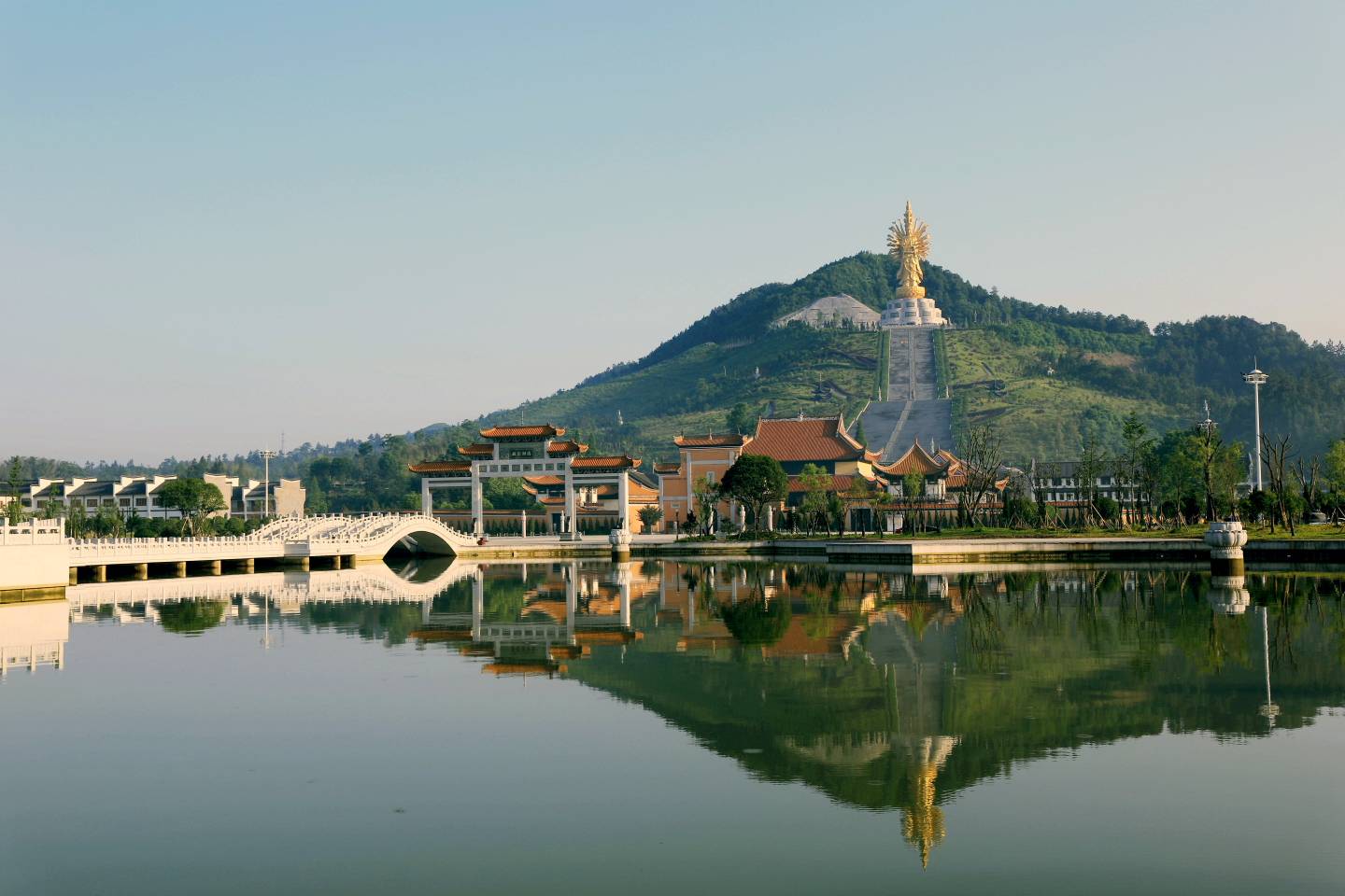 湖南地处三县交界处的山是国家级风景名胜区