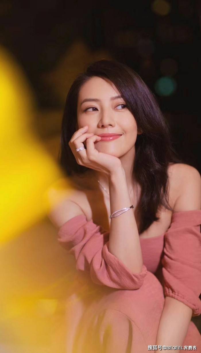 女人多少岁更有女人味 4f911f07f02545dc9261baf26146058e.jpeg