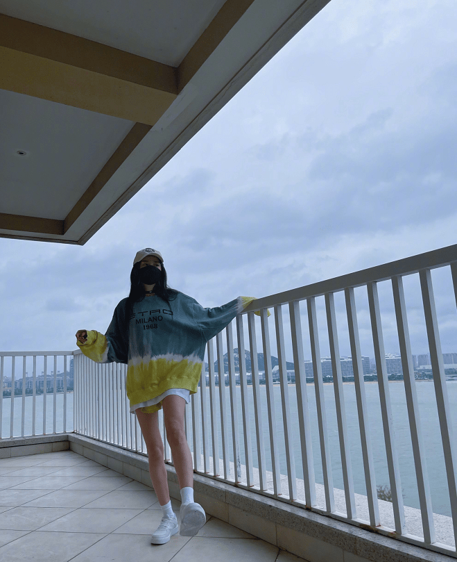 服装|杨幂真是有实力，穿着运动款的衣服，但却有一种高级模特感