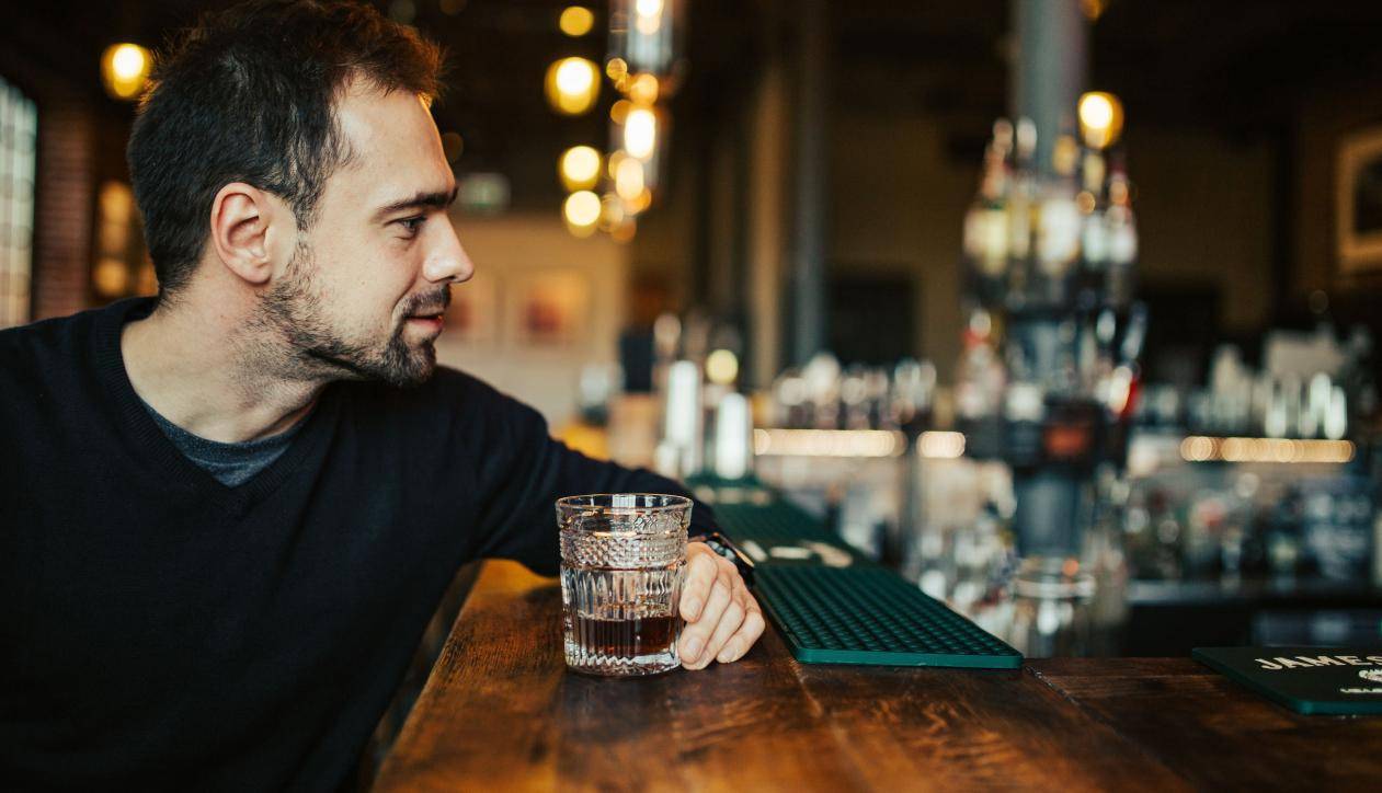 饮食|经常做这4件事,肝脏可“顶不住”,所以请你停下自残行为