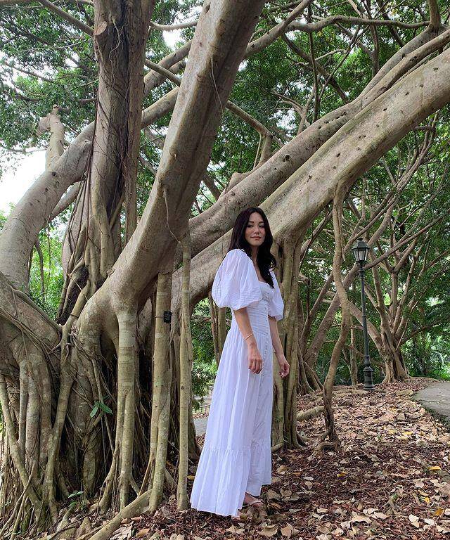 身材|48岁“牡丹仙子”郭妃丽，没生娃素颜像少女，穿白裙清新自然