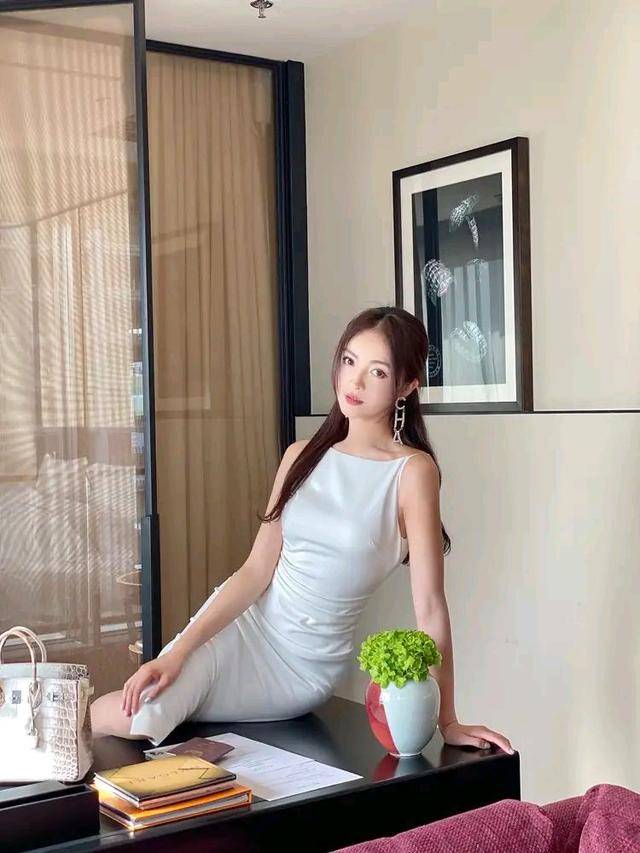 设计|复古典雅朦胧的美丽，温柔又具有知性智慧。