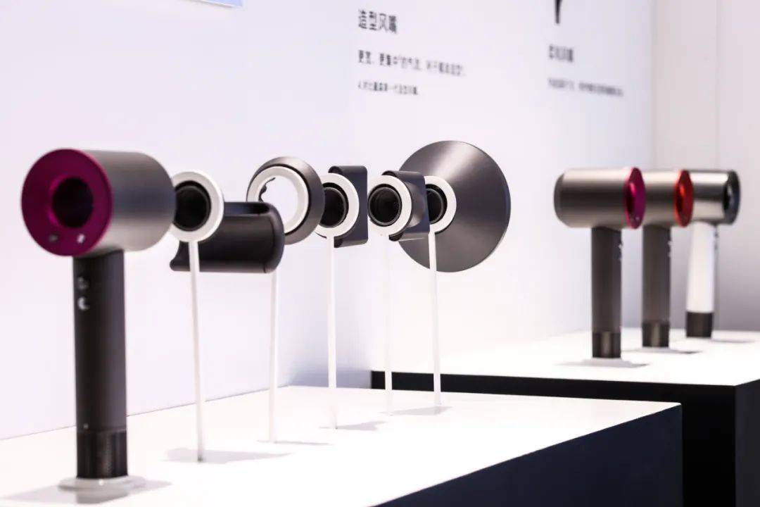 风嘴|戴森 用发明家的科研精神对待头发飞翘问题