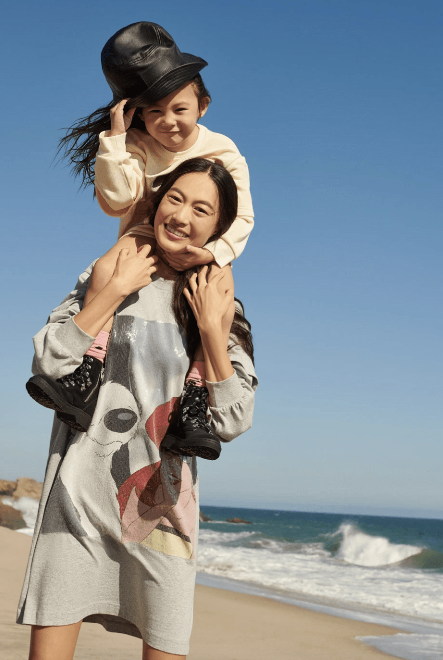 Alaia|秦舒培母女拍广告，Alaia活泼灵动拍摄专业，高颜值被赞像陈冠希