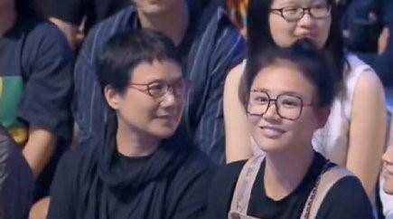卫衣|马思纯暴瘦25斤变化好大，身穿墨绿卫衣元气十足，美回颜值巅峰