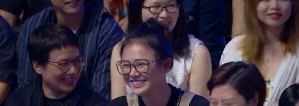 卫衣|马思纯暴瘦25斤变化好大，身穿墨绿卫衣元气十足，美回颜值巅峰