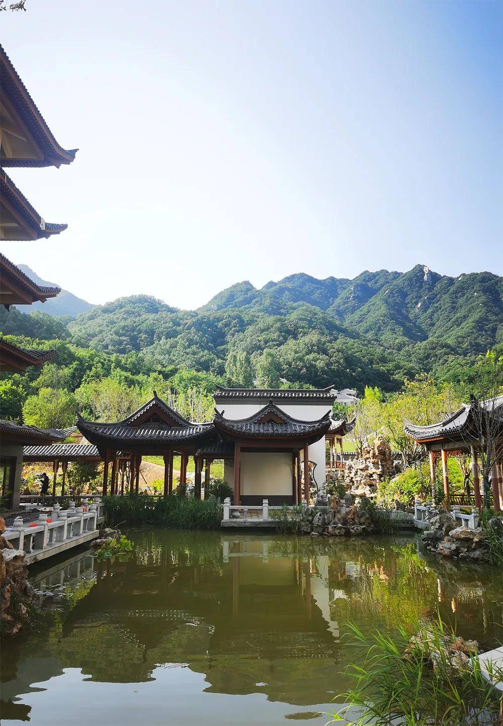 木札岭养生度假区木札岭的夏天是一年中美好的时节人们纷至沓来只为