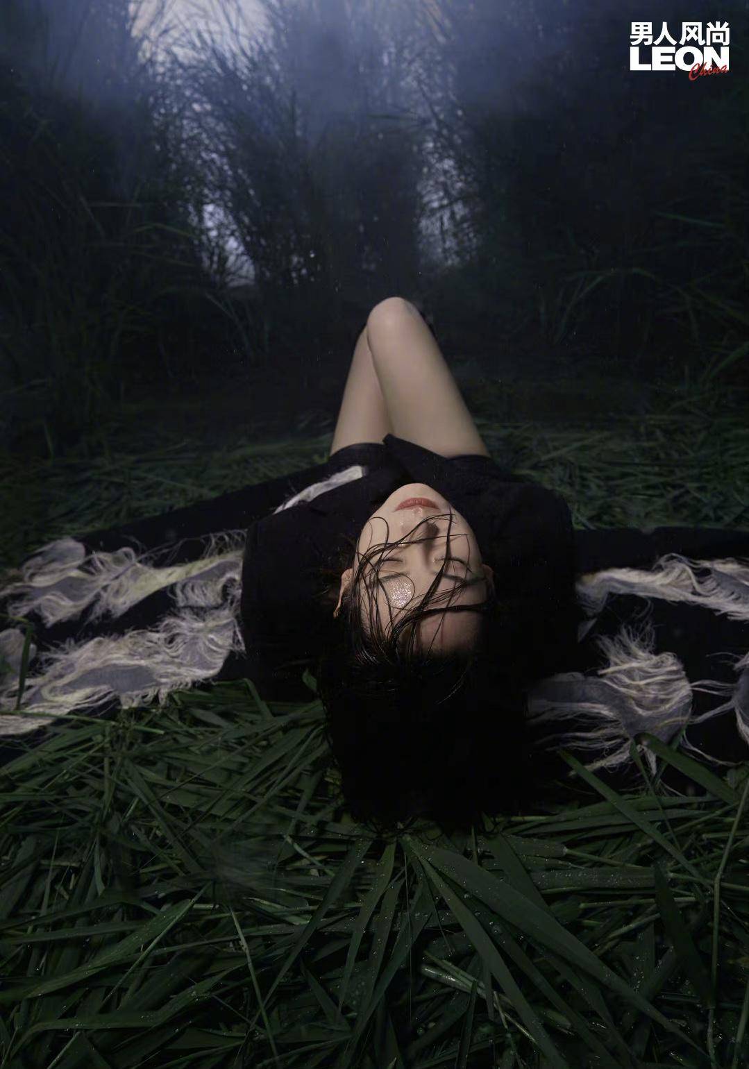 戚薇|戚薇李承铉真的越长越像,同款发型同款衣服像兄妹,让人羡慕