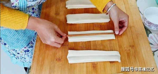 长条|我家吃油条从来不买,早起一会,15分钟搞定一锅,网友:求蹭饭