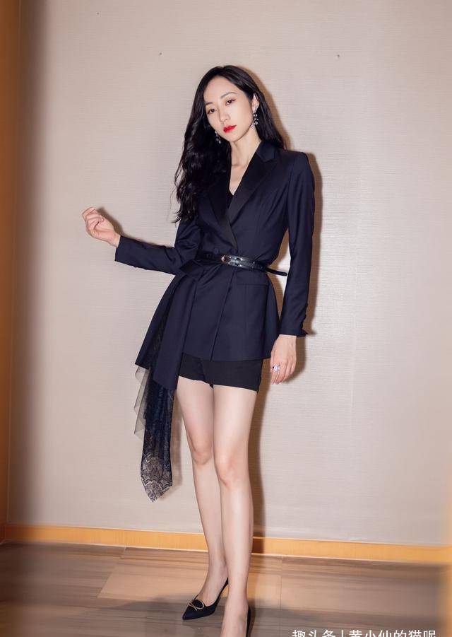 韩雪|马丁靴早就失宠了，今秋流行的是“豆腐靴”，韩雪穿上后美翻了