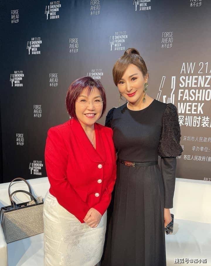 美眉|65年的罗霖还有“尤物身材”,穿挂裙脖胸前“挖个洞”,有料敢穿