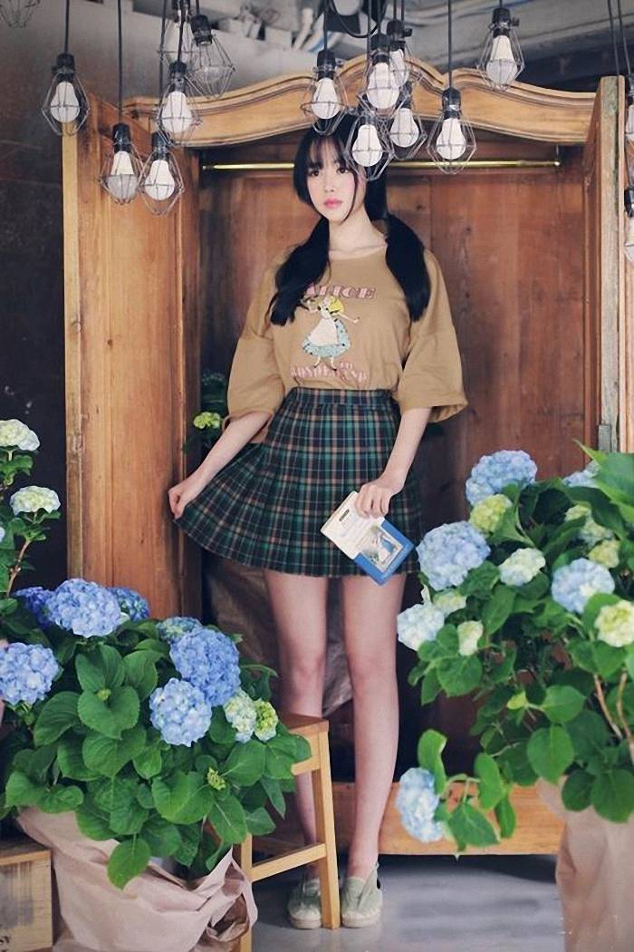黑色|夏天里女生穿什么裙子好看？经典的苏格兰格子短裙不要错过