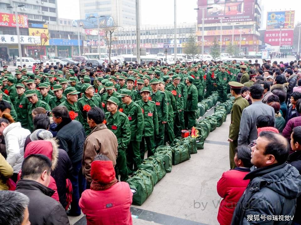 八一专辑入伍河南安阳火车站