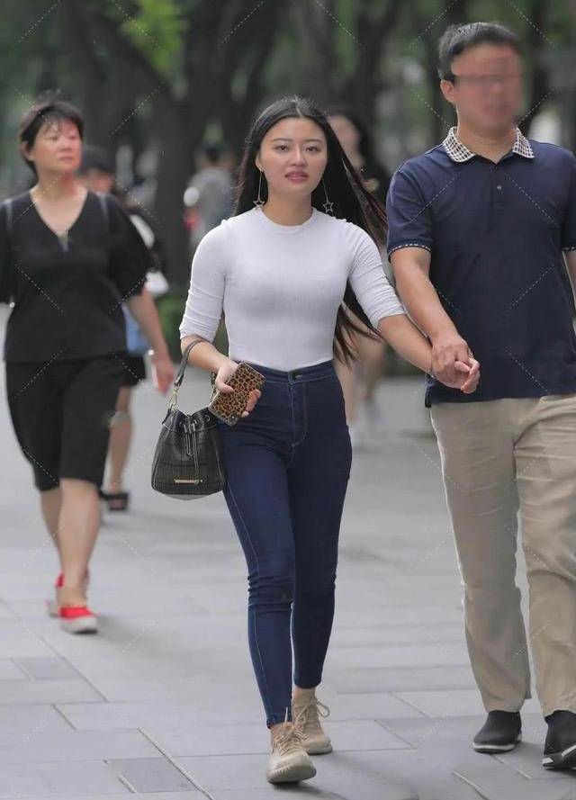 个性|穿着带有美个性的连衣裙让你光彩照人，舒适又有气质，清爽又舒适