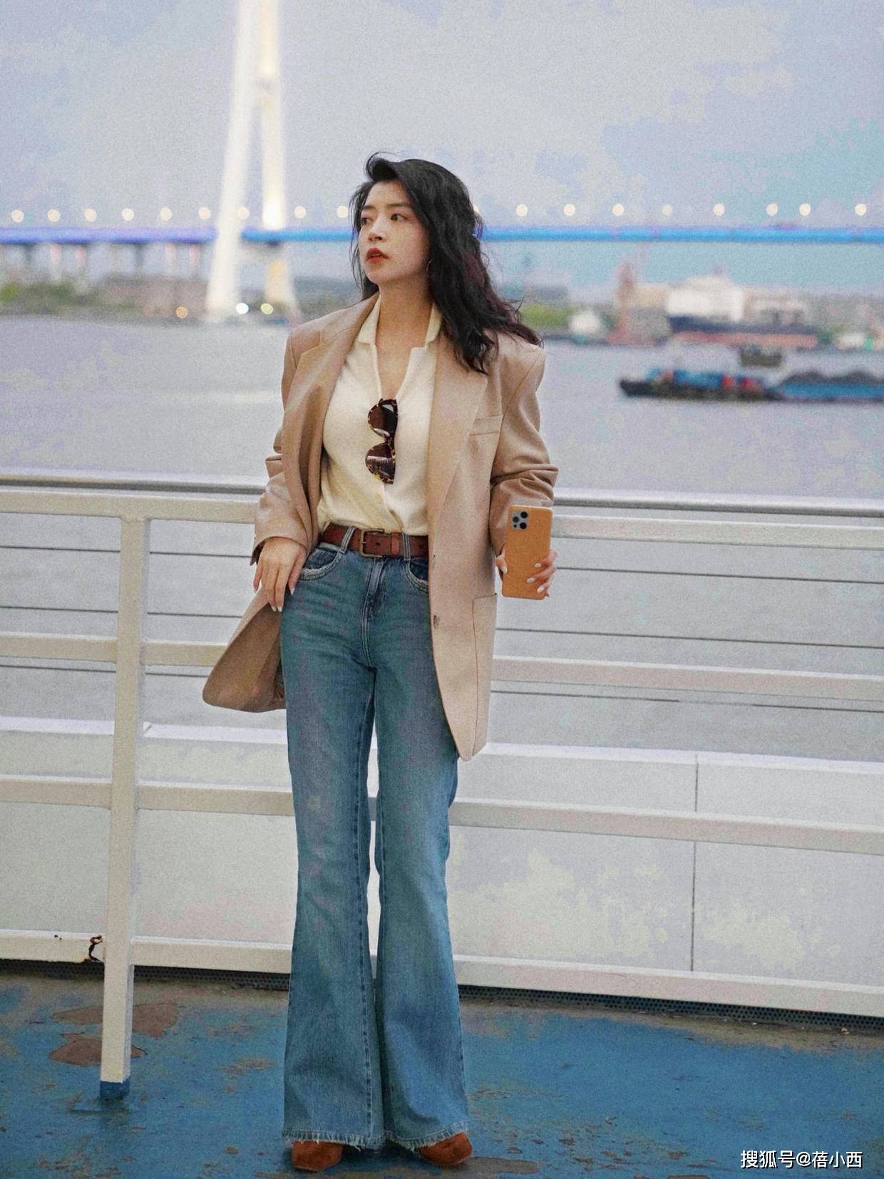 魅力|女人到了中年,放弃T恤搭配小黑裤!学三木博主这样穿,高级气质