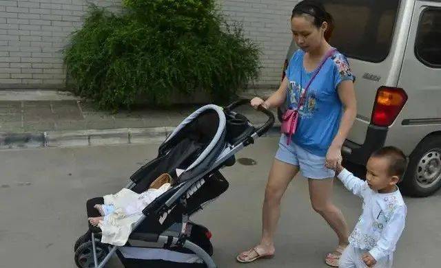 崩溃|凌晨12点，那个二胎妈妈发了一条朋友圈！收到36个未接来电后，哭晕在厕所...