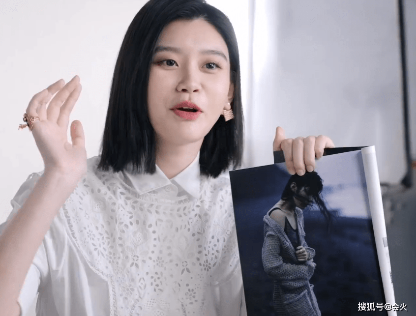 奚梦瑶|奚梦瑶晒昂贵睡衣开箱，一套睡衣四五千块，短发素颜出镜皮肤白嫩