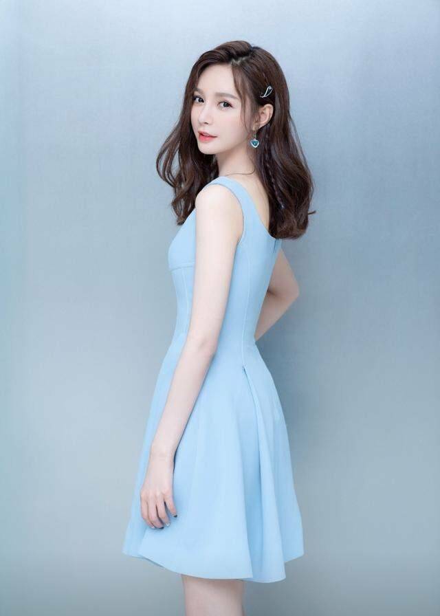 设计|沈梦辰最新私服穿搭曝光，肤白貌美大长腿，杜海涛眼光真是太好了
