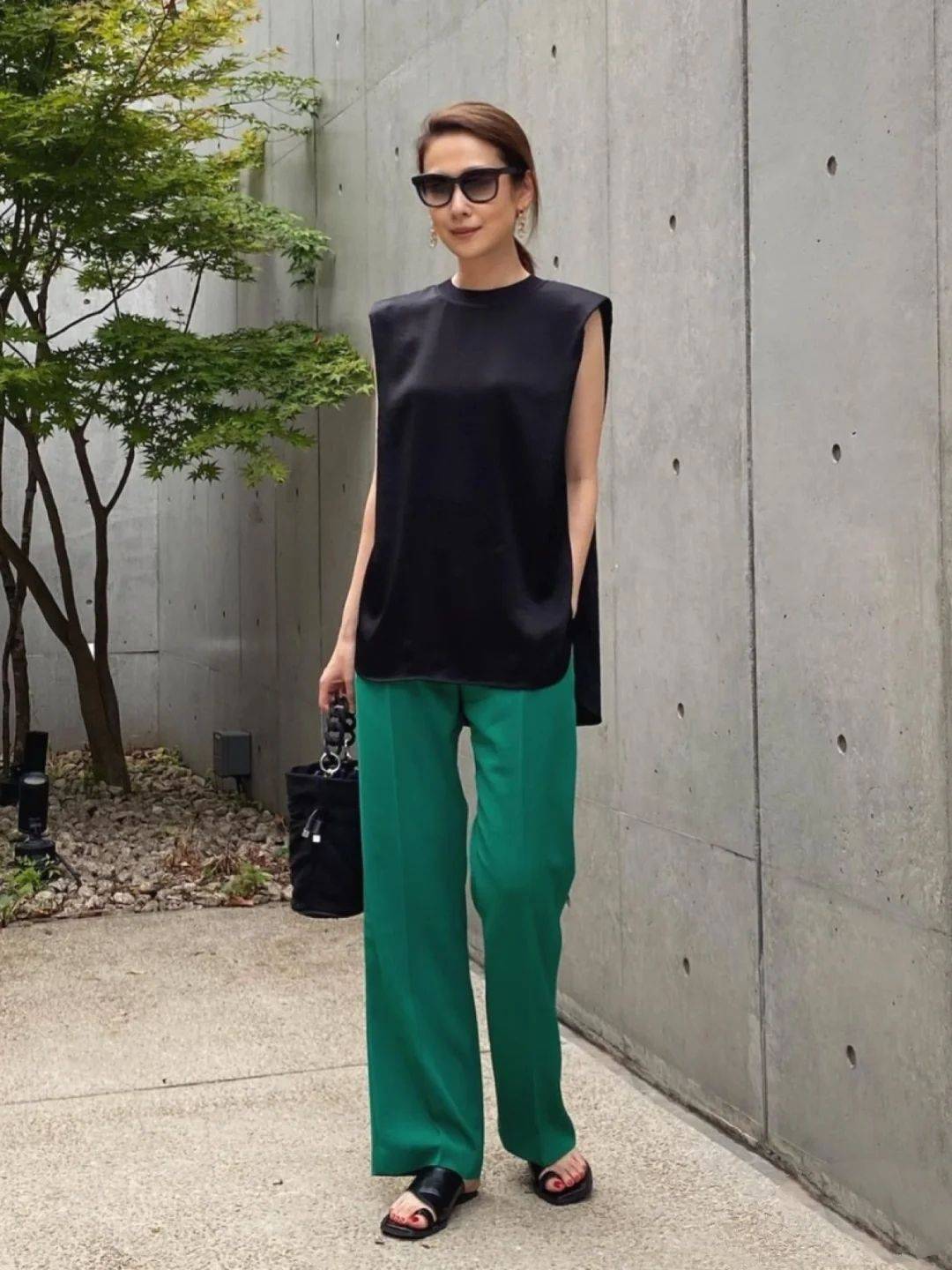 牛仔裤|这位日本大龄主妇的优雅打扮，看一次喜欢一次，简约高级又显气质