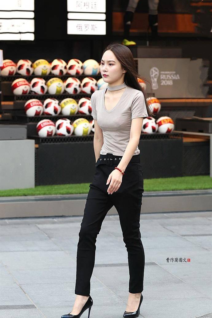 高跟鞋|街拍：走路带风的尖头细高跟船鞋美女