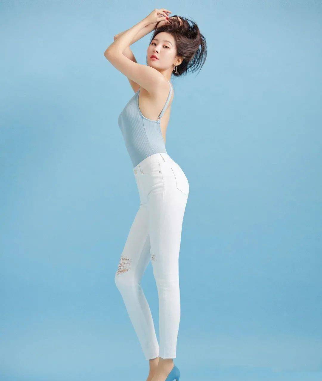 宣美|她号称南韩第一腿精，泳衣外穿，紧身深V，她的妖艳让你无法直视！