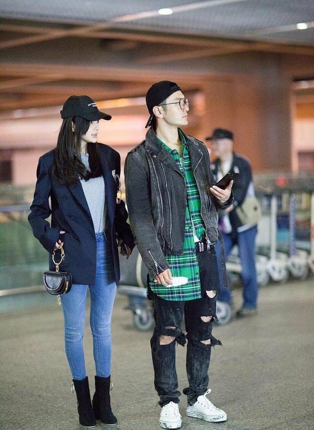 牛仔|黄晓明Baby现身机场，两人牛仔情侣装扮，真是太般配了