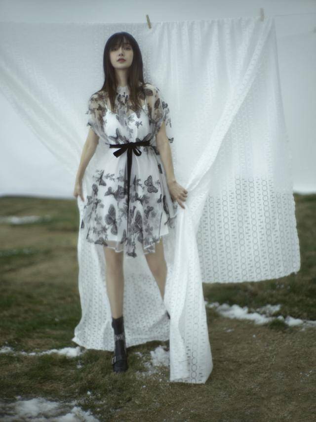 状态|黄晓明感叹感情会变，夫妻物是人非？Baby雀斑妆也遮不住仙美容颜