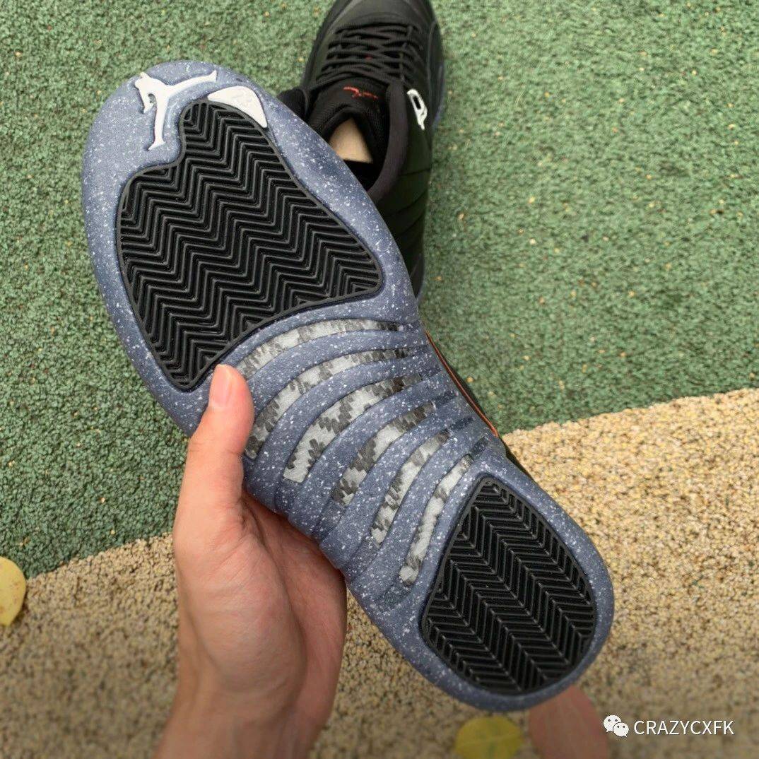 设计|乔丹 Air Jordan 12 Utility 黑水晶底篮球鞋评测