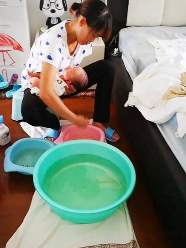 子宫|产后虽然已出月子，但这4件事别说停就停，不然几十天可能白坐了