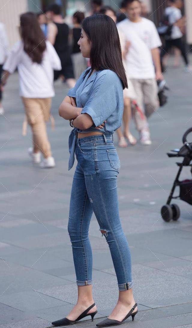 女神|打台球的女孩儿，长相时尚，黄长发，优雅迷人