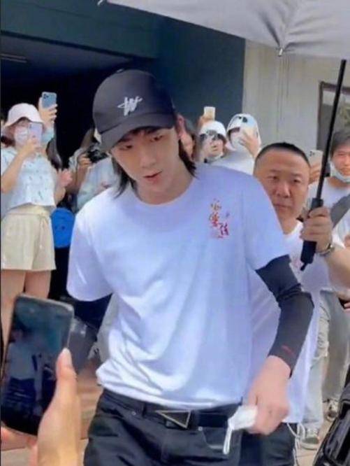 演技|《安乐传》开机路透?迪丽热巴身材高挑气质好,龚俊造型亮点十足!