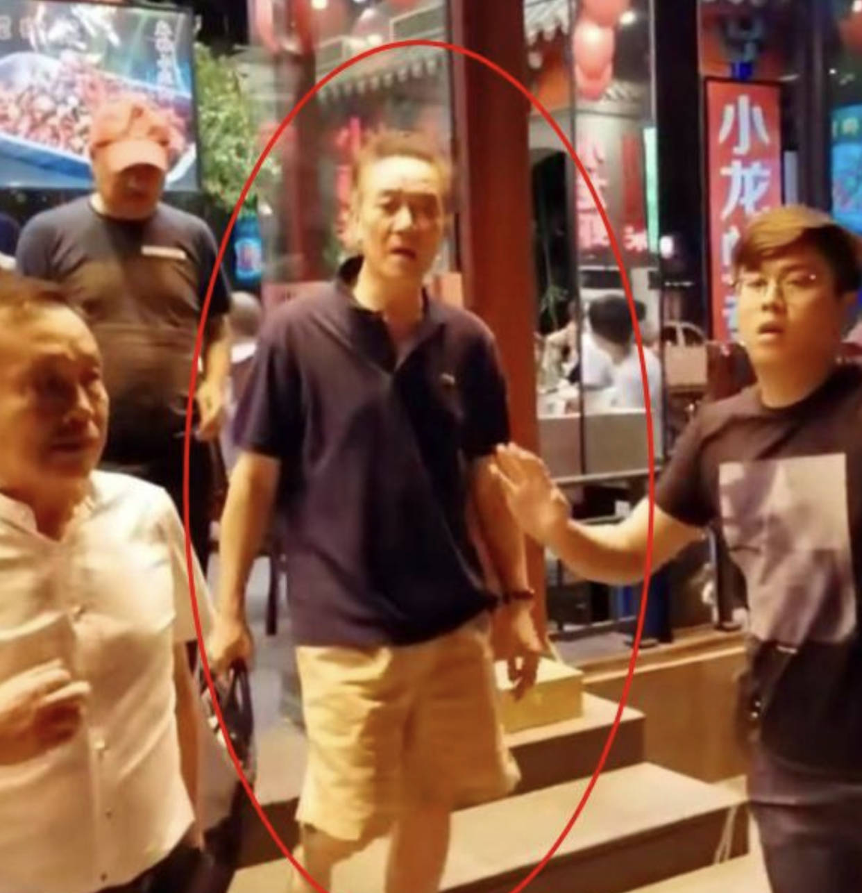 李幼斌|李幼斌与老婆罕见同框,一个沧桑一个精致,差13岁看着也登对