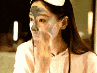 张天|范冰冰、张天爱不愧是美妆博主，清洁面膜敷得好，通透皮肤少不了
