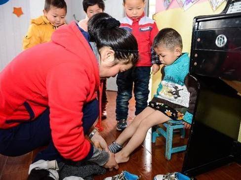 厕所|憋尿，是3-5岁孩子的特点，上幼儿园之前提前培养如厕习惯