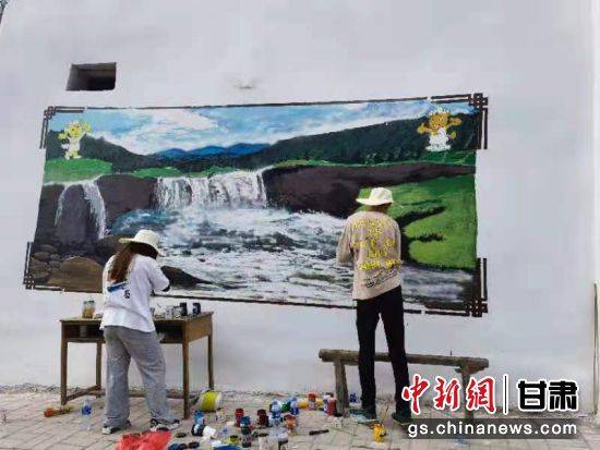 甘肃|祁连山下藏乡现墙绘，归客觉颜变