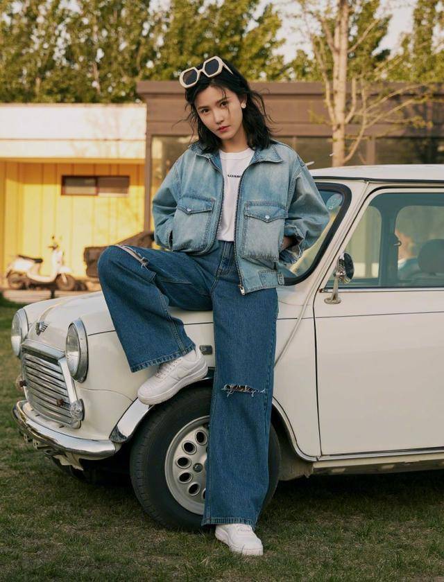 设计|马思纯瘦10斤后走机场，穿印花夹克时髦大方，果然减肥等于整容