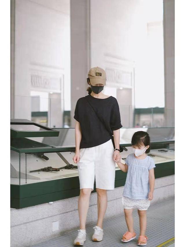 西裤|白色裤子很普通？会穿才高级，这些搭配思路很实用，建议尝试一下