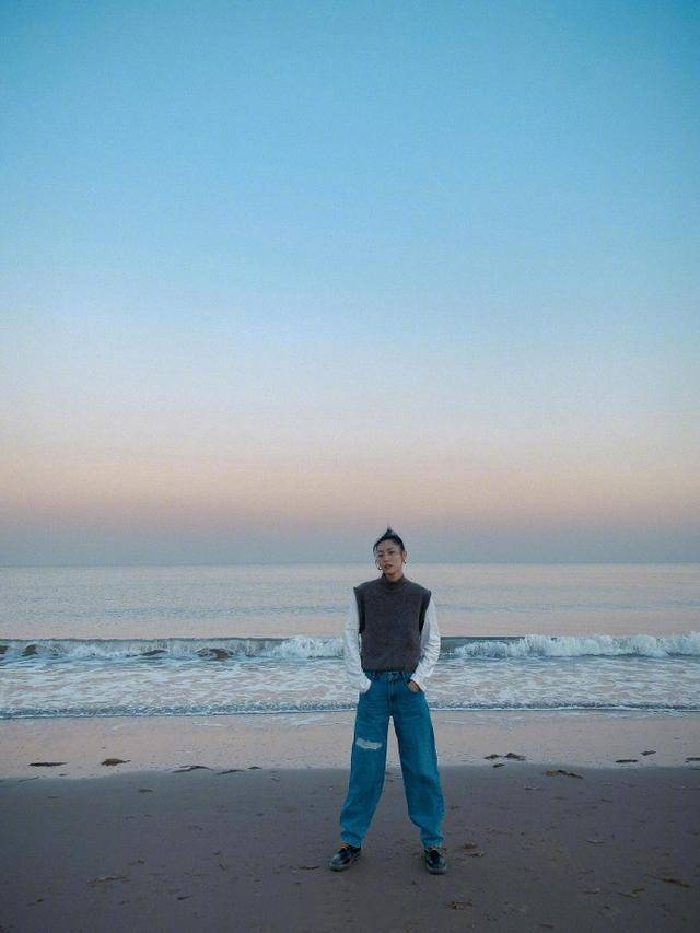 整体|“大表姐”刘雯真时尚，简约阔腿裤也时髦，不愧是超模界翘楚