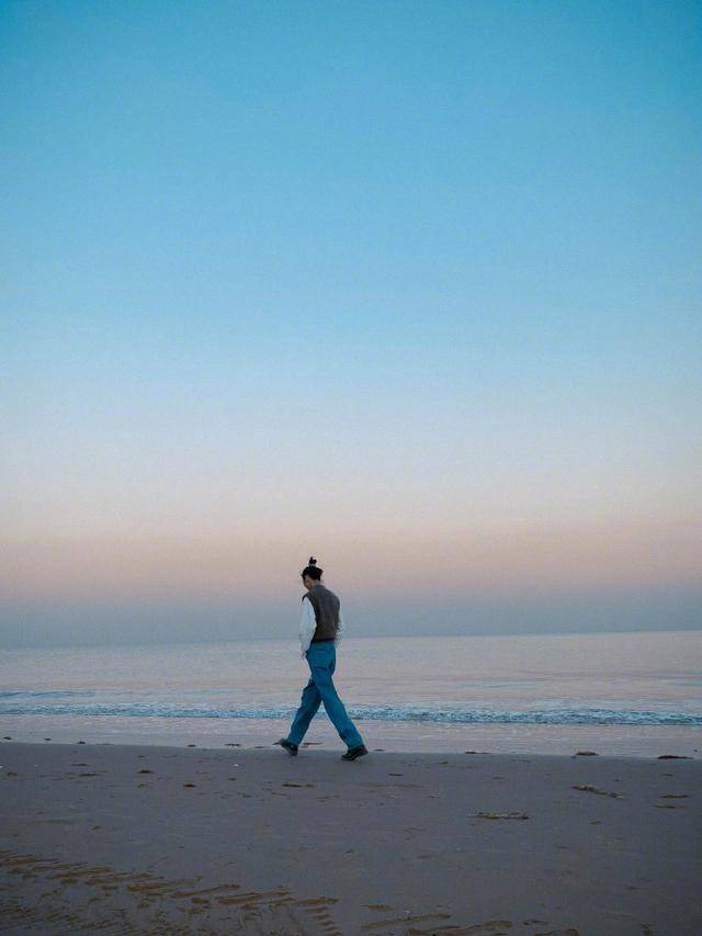 整体|“大表姐”刘雯真时尚，简约阔腿裤也时髦，不愧是超模界翘楚