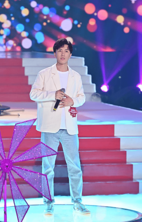 另外,张斯可在短视频平台中还推出了"挑战给陌生人