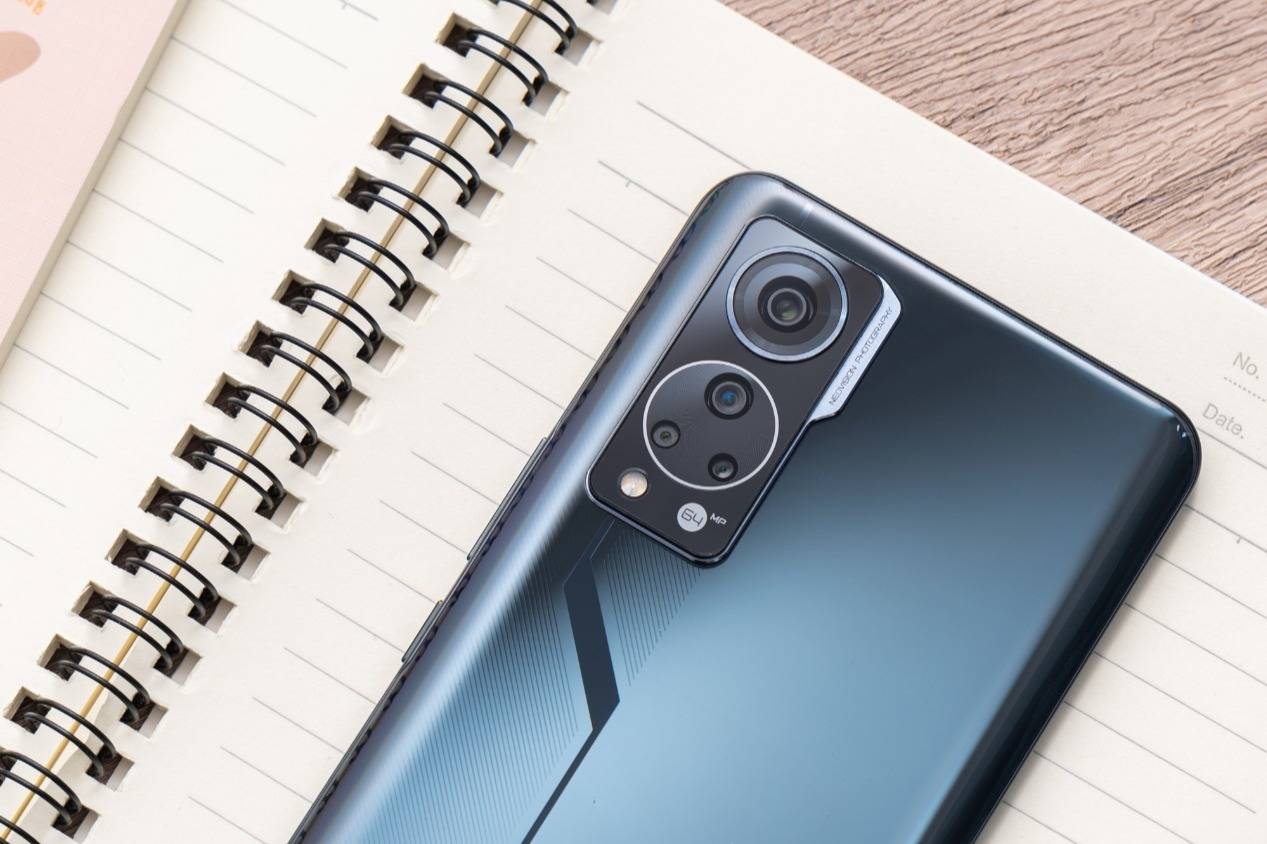 全面屏新物种中兴axon30屏下版了解一下