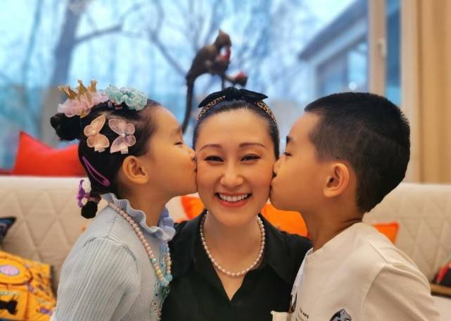 岁数|赵文卓一家好幸福,老婆张丹露气质高级,岁数一大熟女韵味更强